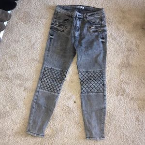 Zara jeans with details